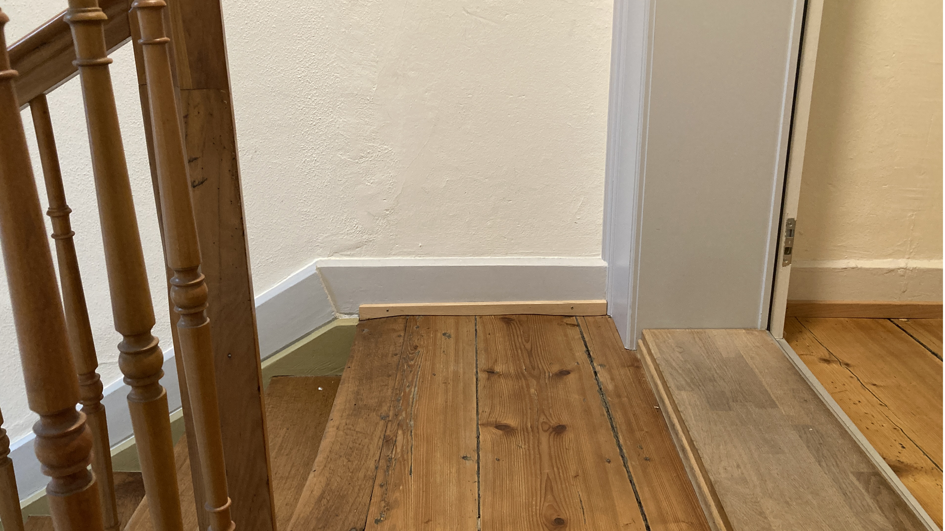 stairs_with_step_on_top.JPG